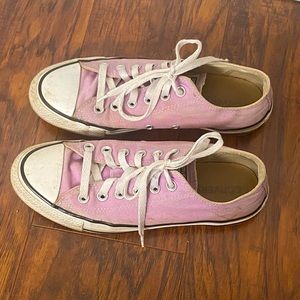 Size 8 Lilac Low Top Converse